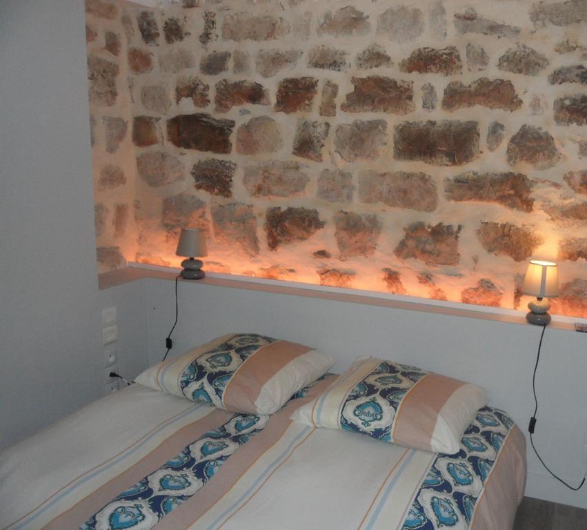 Gite De La Fontaine Paulhe Habitación foto