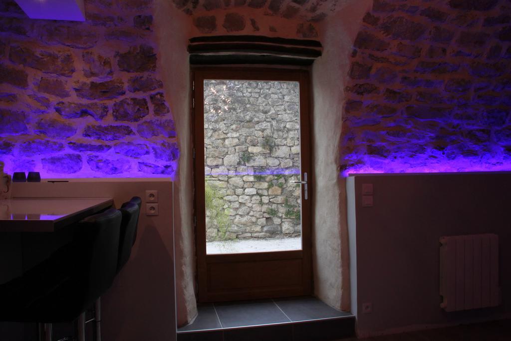 Gite De La Fontaine Paulhe Habitación foto